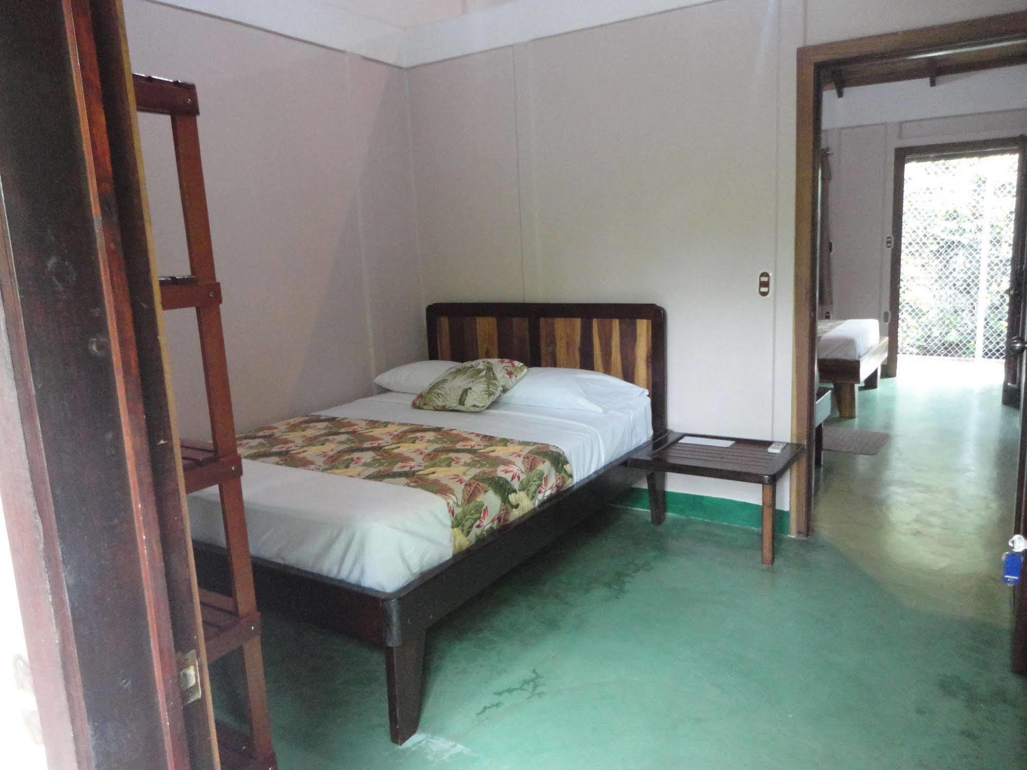 Cabinas Tropicales Пуерот-Хіменес Екстер'єр фото